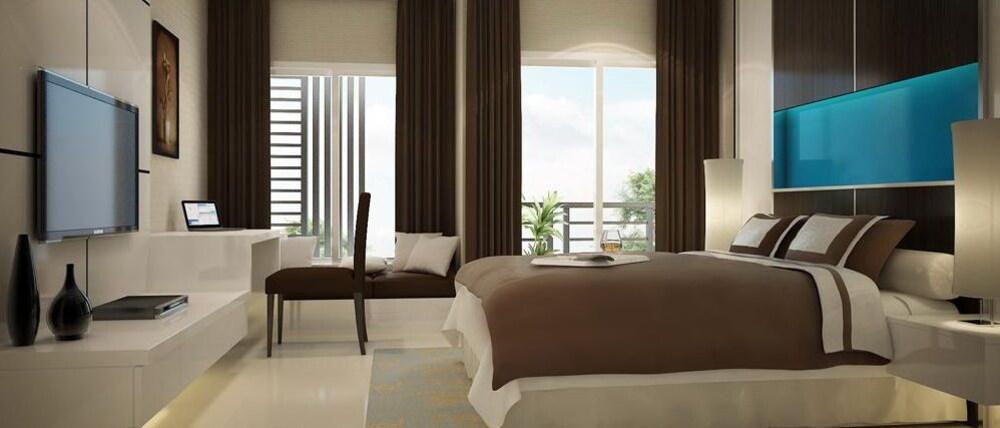 Blue Sky Patong Hotel Bagian luar foto