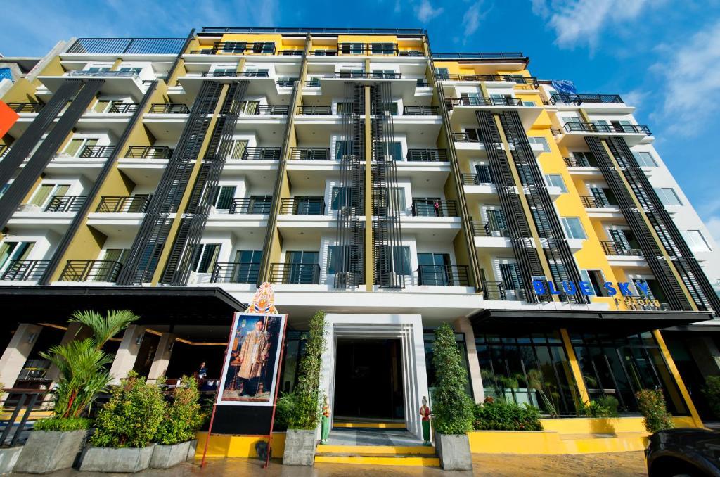 Blue Sky Patong Hotel Bagian luar foto