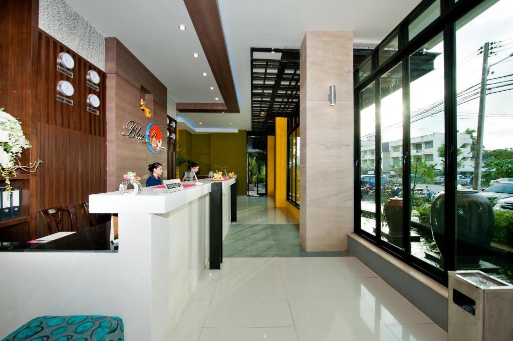 Blue Sky Patong Hotel Bagian luar foto