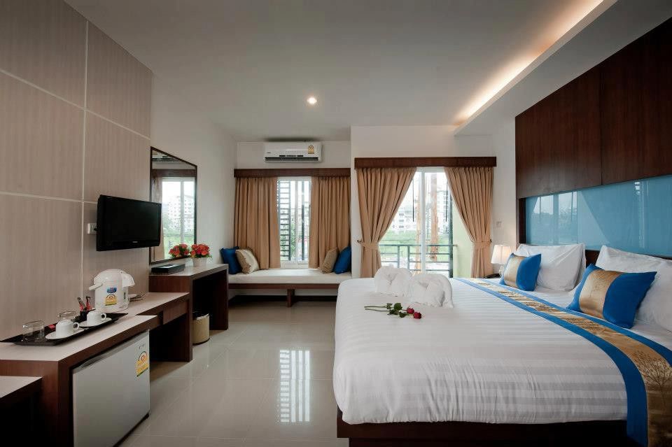 Blue Sky Patong Hotel Bagian luar foto