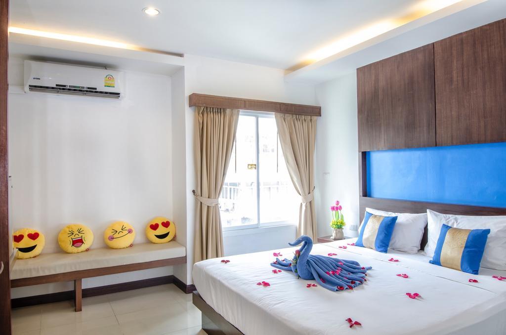 Blue Sky Patong Hotel Bagian luar foto