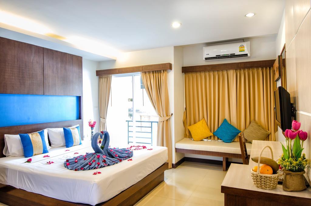 Blue Sky Patong Hotel Bagian luar foto