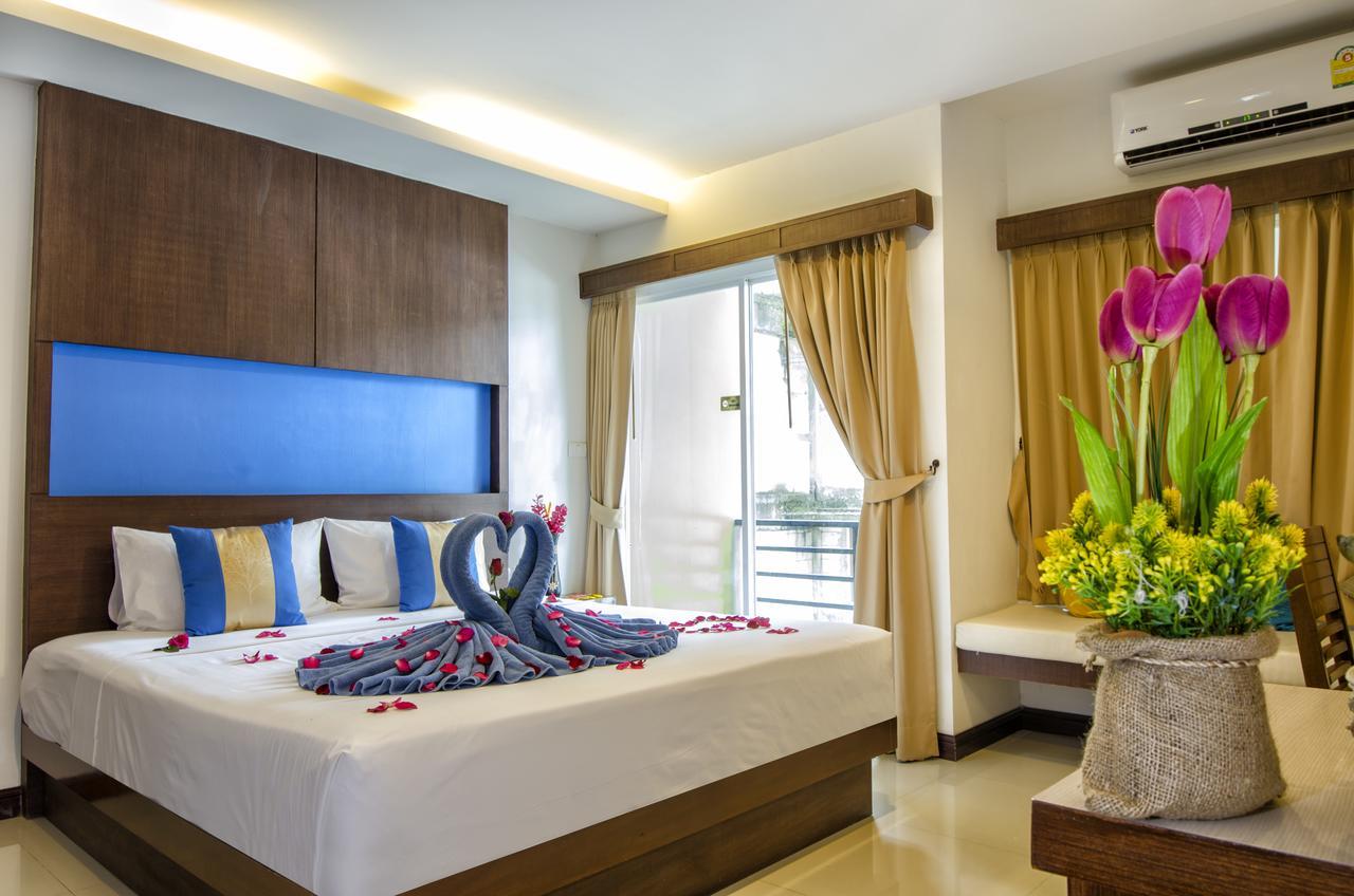 Blue Sky Patong Hotel Bagian luar foto