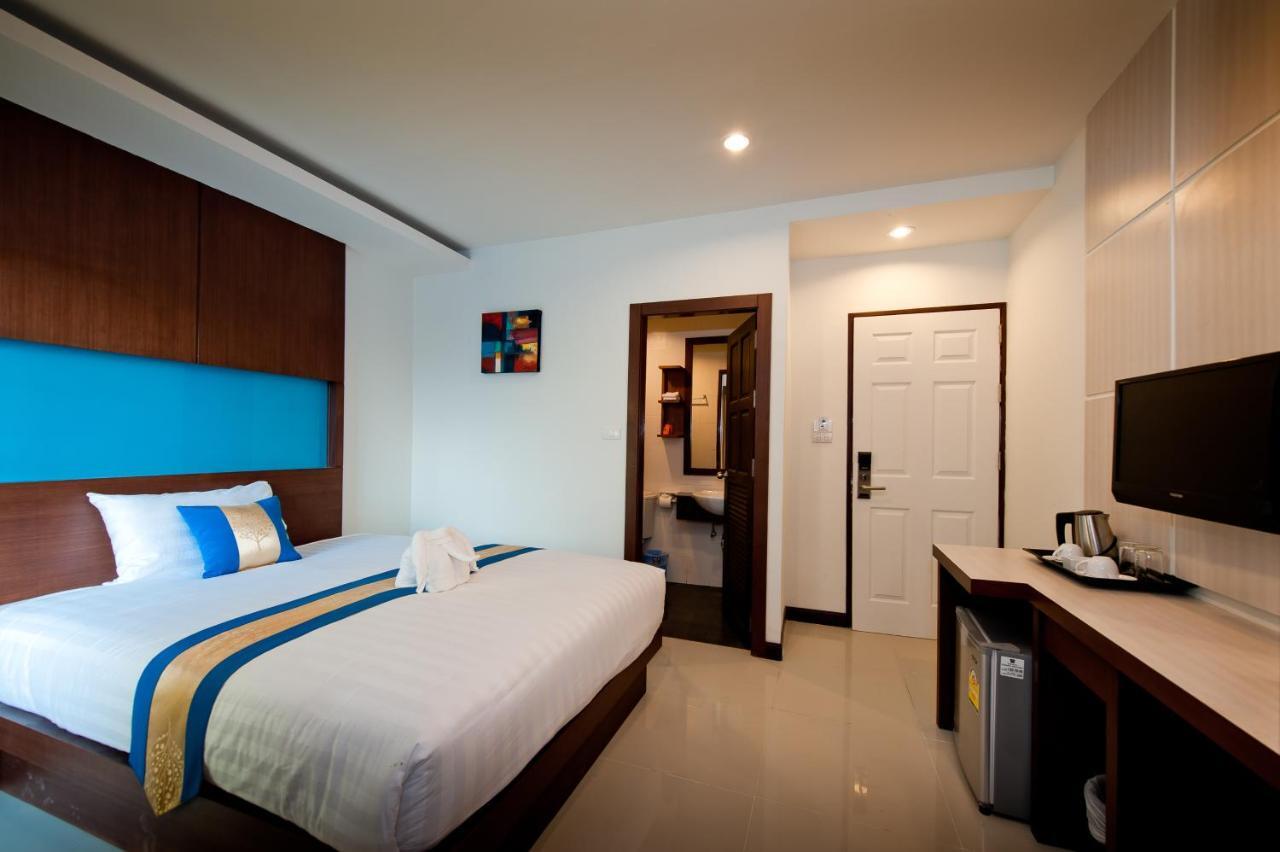 Blue Sky Patong Hotel Bagian luar foto