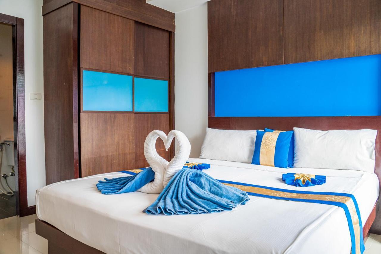 Blue Sky Patong Hotel Bagian luar foto