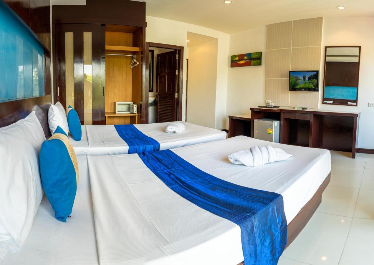 Blue Sky Patong Hotel Bagian luar foto