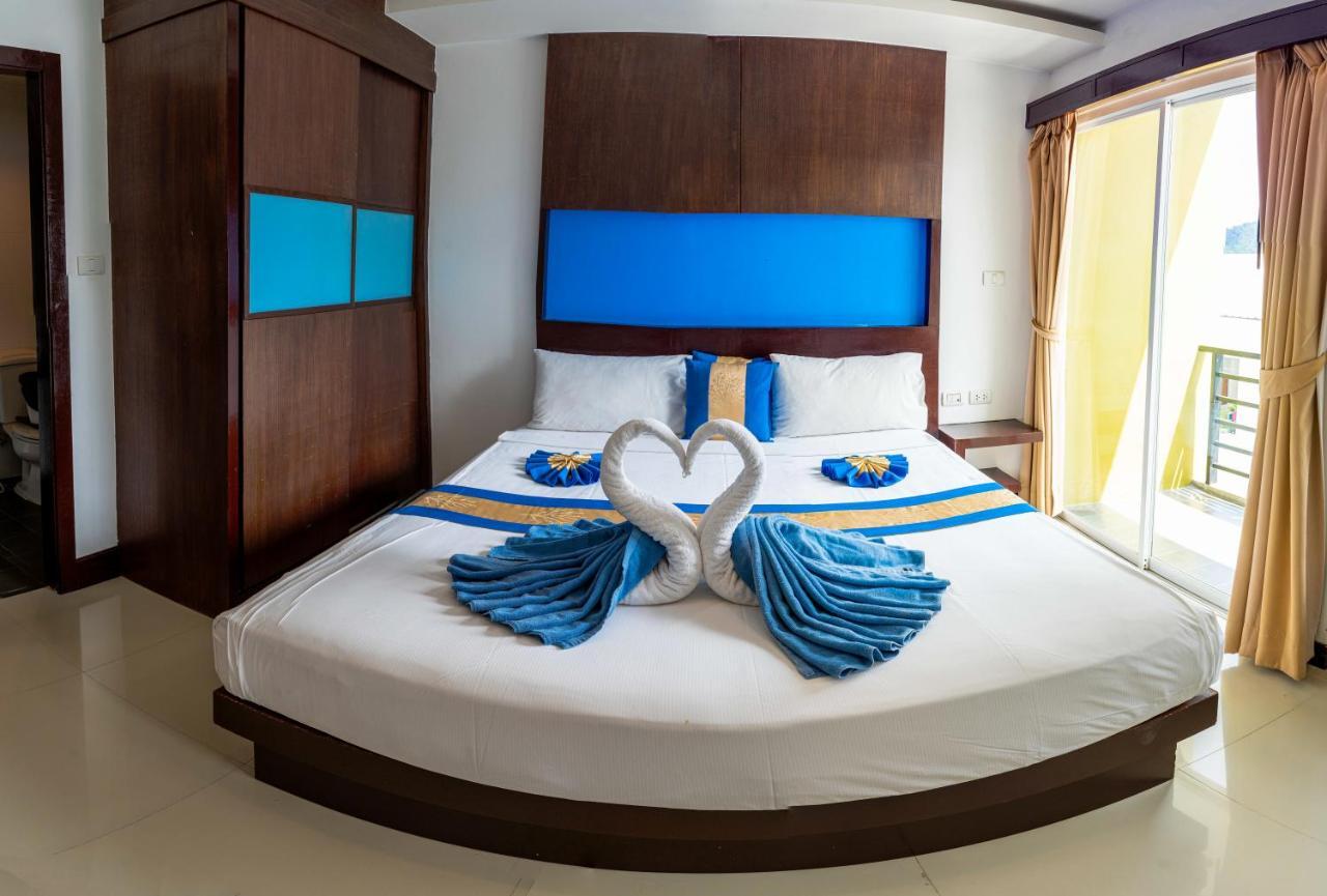 Blue Sky Patong Hotel Bagian luar foto