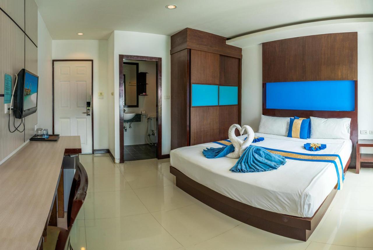 Blue Sky Patong Hotel Bagian luar foto
