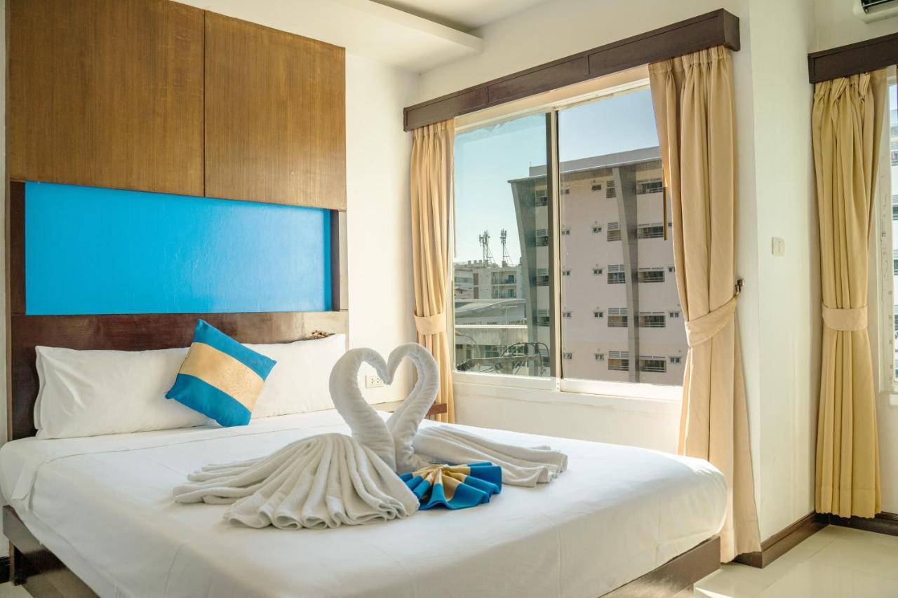 Blue Sky Patong Hotel Bagian luar foto