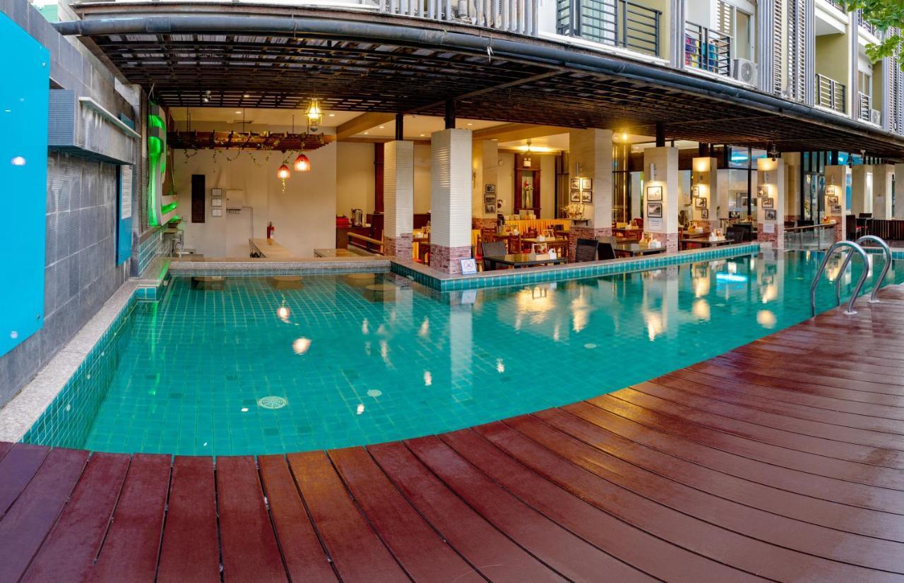 Blue Sky Patong Hotel Bagian luar foto