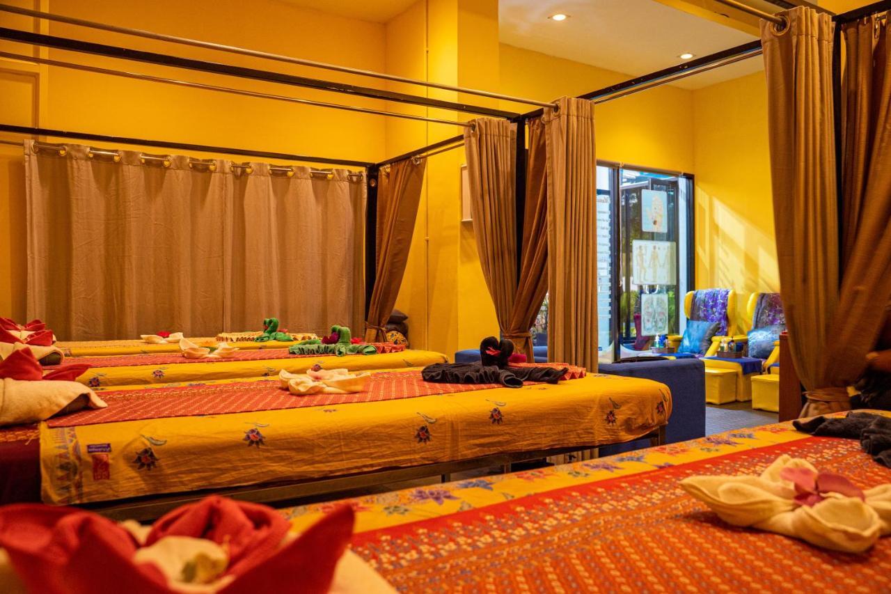Blue Sky Patong Hotel Bagian luar foto