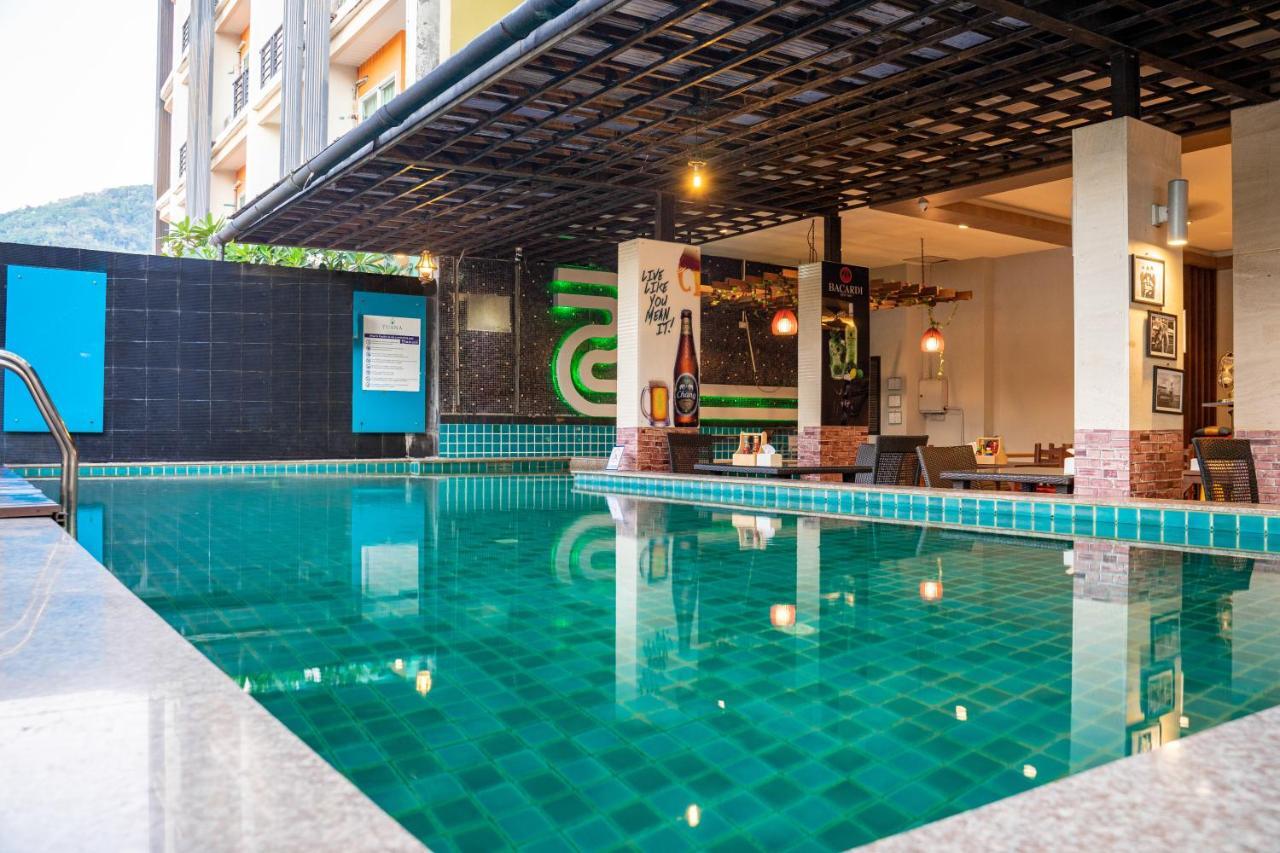Blue Sky Patong Hotel Bagian luar foto