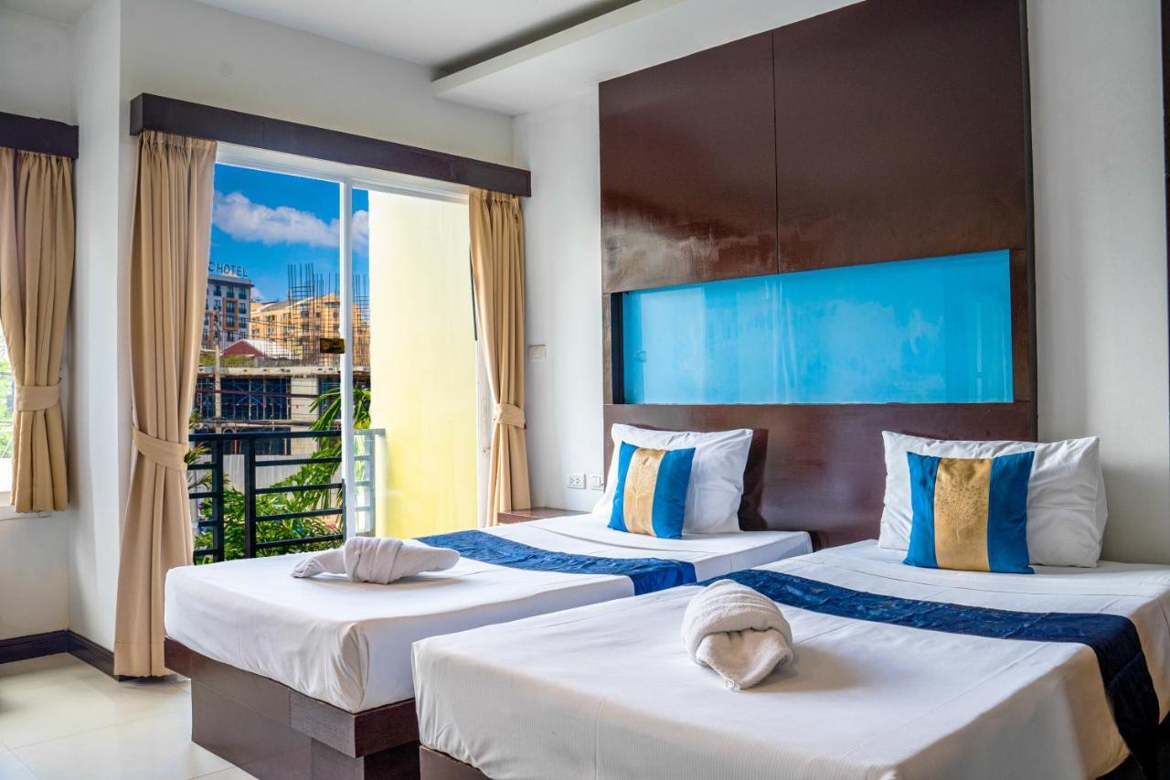 Blue Sky Patong Hotel Bagian luar foto