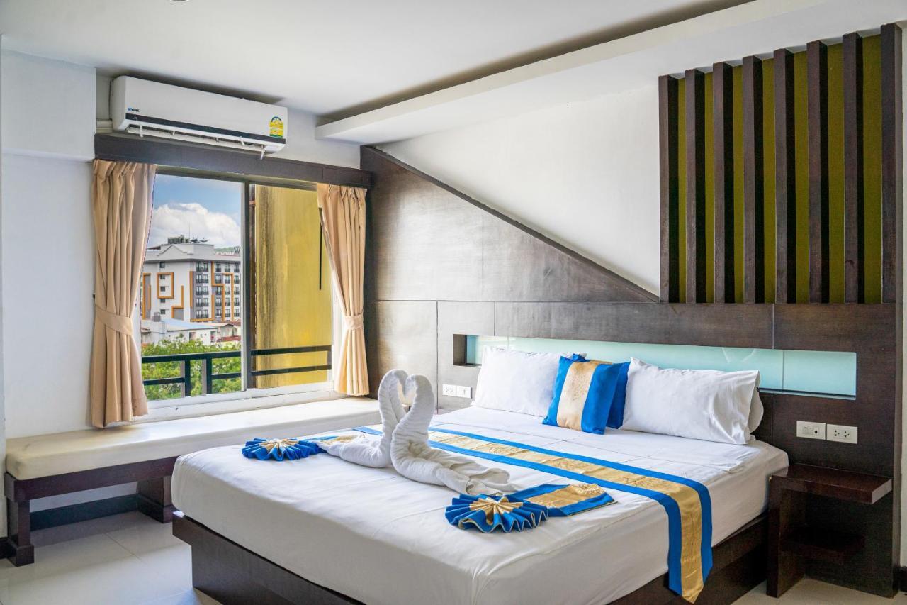 Blue Sky Patong Hotel Bagian luar foto