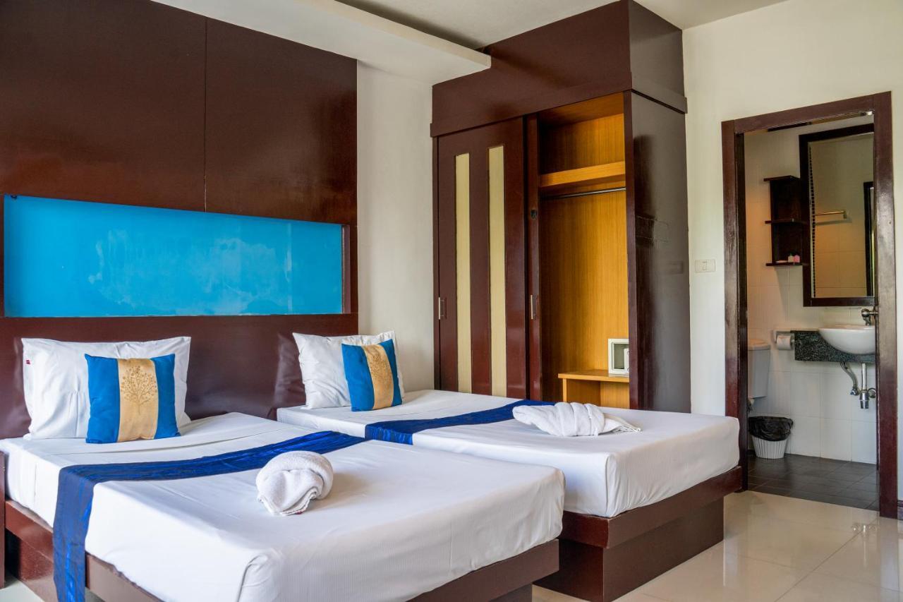 Blue Sky Patong Hotel Bagian luar foto